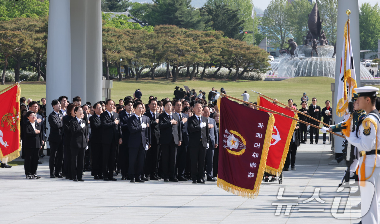김문수, 현충일 맞아 국립현충원 참배… 호국 영령에 감사 발언 주목