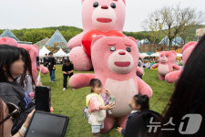 황금연휴 벨리곰 전시로 붐비는 롯데프리미엄아울렛
