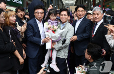 포항 죽도시장 찾은 김문수 후보