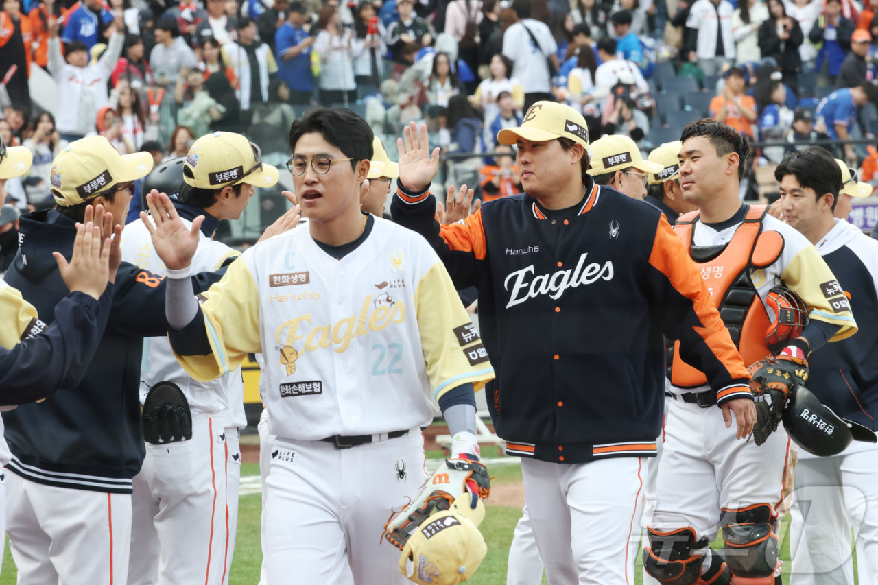 한화, KT 6회 강우 콜드게임 승리로 8연승 달성! 