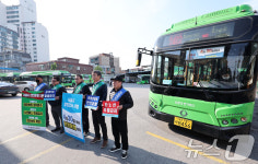 준법투쟁 피켓 시위하는 서울시 버스노조