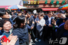 이재명, 진안군민 향해 엄지척