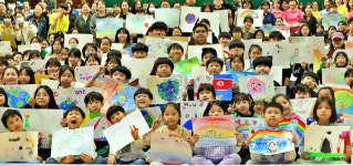 IWPG 글로벌 12국, 평화야, 친구 하자…꿈이 캔버스에 춤추다
