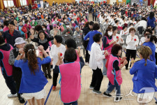폐교 리모델링 공간에서 열린 경로잔치