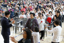 폐교 리모델링 공간에서 열린 경로잔치
