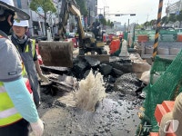 19일 만에 충주 하수관로 공사 중 또 장비 실수…이번엔 상수관 파열