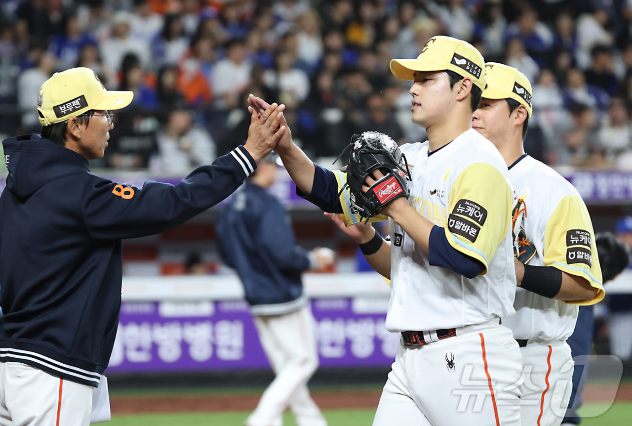 문동주 160.7km 강속구로 한화 앞서나, KT에 역전패...LG 선두 기승