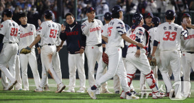 SSG 상대로 승리 거둔 롯데