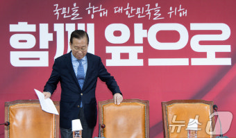 권영세 비대위원장 '단일화 관련 기자간담회 참석'