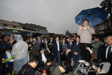 대가야광장 중심에 선 이재명