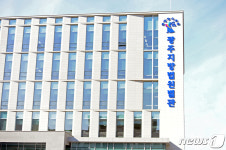 기저귀 갈다가 90대 환자 낙상 요양보호사…법원 병원 공동책임