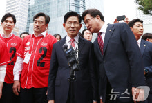 김대식 의원 얘기 듣는 김문수 후보