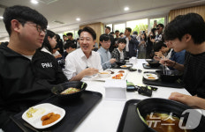 부산대서 학식 먹는 이준석