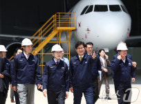 항공정비업체 한국항공서비스 방문한 김문수 후보