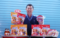 김홍국 하림 회장, 직접 선보인 ‘맥시칸’ 냉동치킨