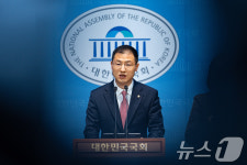 대선 후보 공개 지지 선언 기자회견 하는 김상욱