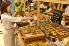 롯데百, 잠실에서 맛보는 유럽풍 베이커리 테디뵈르하우스 오픈