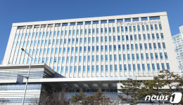 부산 행정복지센터서 흉기 휘두른 60대…징역 15년 구형