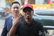 '소녀상 모욕' 조니 소말리 공판 출석