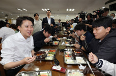 이준석 후보, 천안 단국대서 학식먹자