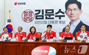 커피 마시는 김용태 비대위원장