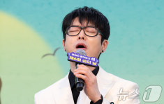 섬 관련 노래 부르는 하현우