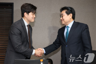 손잡은 김용태 비대위원장과 전병헌 대표