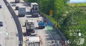 호남고속도로지선서 화물차에 실린 소주병 쏟아져…차량 정체