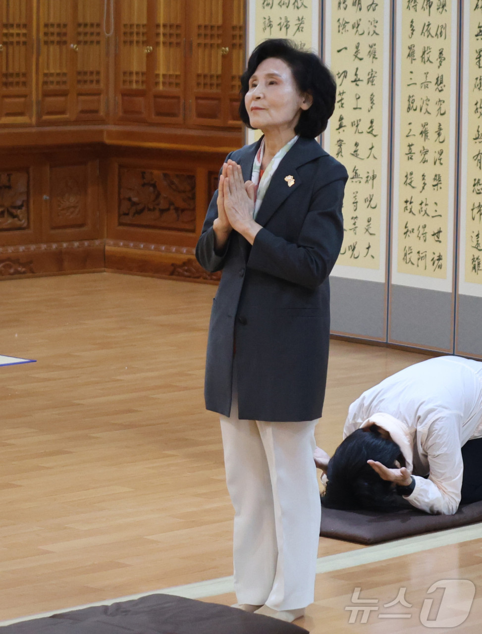 설난영 여사, 김문수 후보 부인 토론 찬성 vs 김혜경 여사 제안 무책임 - 내조 경쟁 치열합니다
