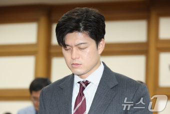묵념하는 김용태 비대위원장