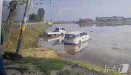 당진서 SUV·포터 차량 충돌 모두 하천에 빠져…2명 경상