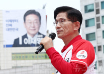화정역 문화광장서 유세하는 김문수 후보