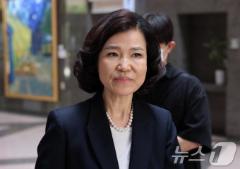 회의장 향하는 이진숙 방통위원장