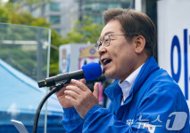 안양 시민들 향해 지지 호소 하는 이재명