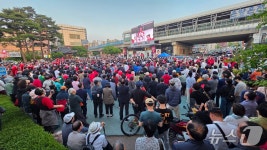 신도시 vs 원도심 아산 전철1호선서 대선 후보 세대결