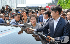 구미 아버지 생가 찾은 朴 전 대통령