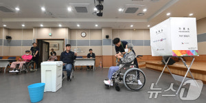 거소투표하는 요양원 어르신들