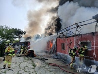 부산 구평동 개 사육장 추정 농장서 원인 모를 불…진화 중