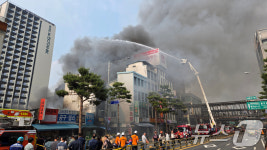 을지로 인근 건물 화재…을지로3~4가 도로통제