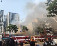 중구 세운상가 인근 화재…연기 흡입 70대 남성 구조(종합)