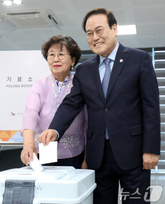 사전투표하는 서거석 교육감