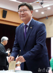사전투표하는 문승우 도의장