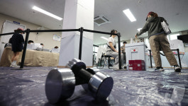 사전투표소로 변신한 헬스장