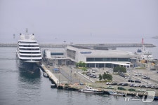 바다 위 특급호텔 시닉 이클립스 속초항 첫 입항