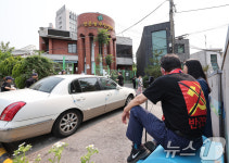 투표용지 반출 신촌동 사전투표소 앞 부정선거 감시