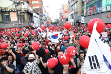 김문수 등장에 환호하는 포항 시민들