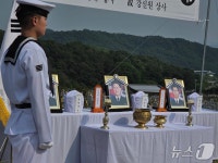 내 아들이어서 고마워…해상초계기 순직 대원들 대전현충원에 영면