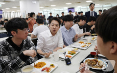 한국공학대학교 학식 먹는 이준석 후보