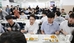 한국공학대학교 학식 먹는 이준석 후보