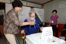 투표소 찾은 109세 할머니